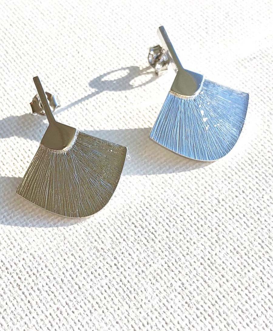 Abanicos Medium Ohrstecker mit Weissgold vergoldet - V Design Lab - clomes