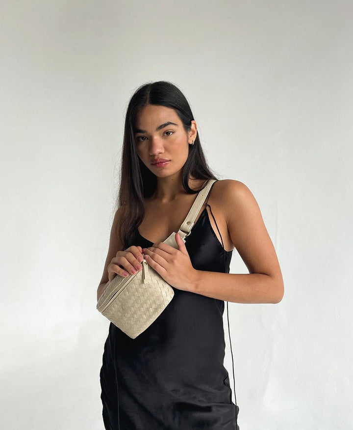 Bauchtasche aus gewebtem Leder - The Woven Remy Bone - MANDRN - clomes