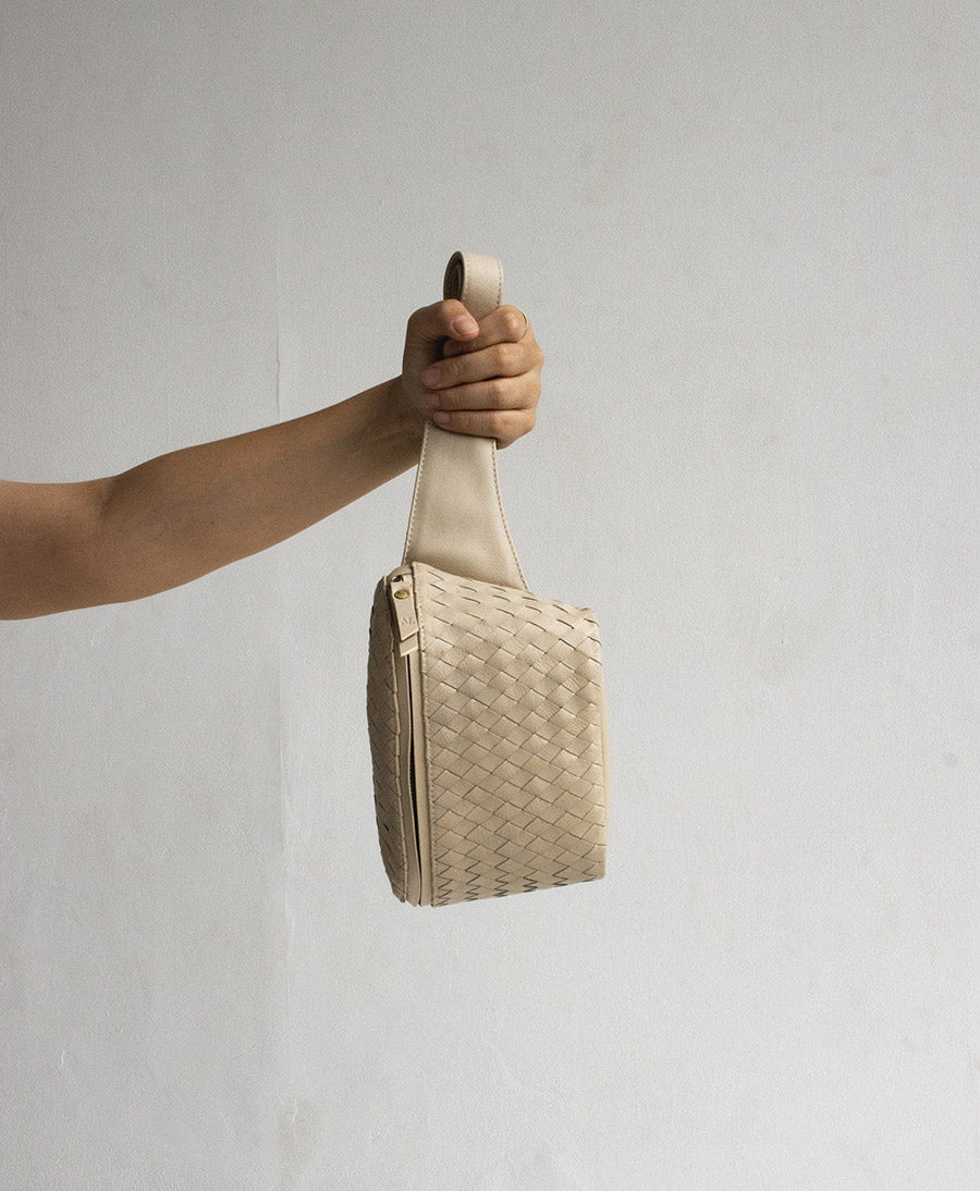 Bauchtasche aus gewebtem Leder - The Woven Remy Bone - MANDRN - clomes