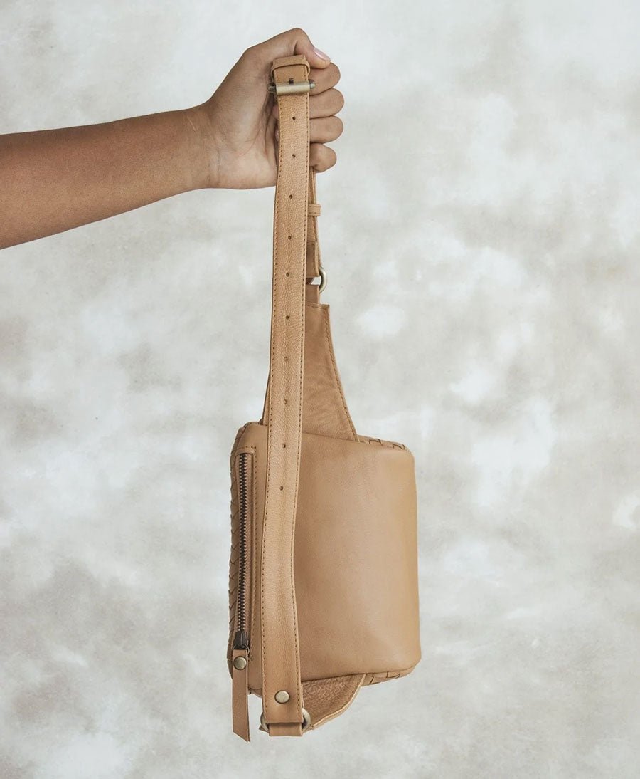 Bauchtasche aus gewebtem Leder - The Woven Remy Sand - MANDRN - clomes