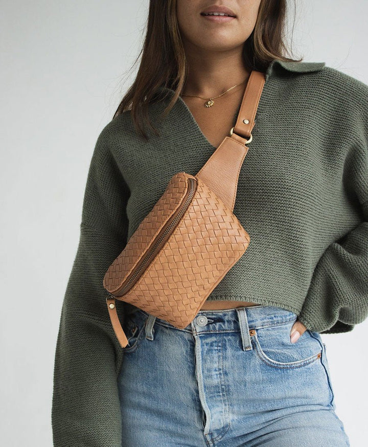 Bauchtasche aus gewebtem Leder - The Woven Remy Tan - MANDRN - clomes