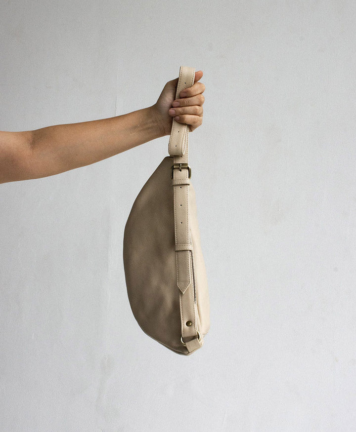 Bauchtasche aus Leder - The Atlas Bone - MANDRN - clomes