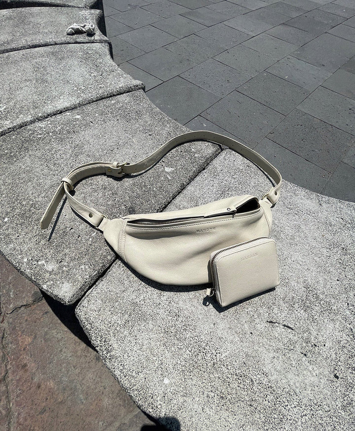 Bauchtasche aus Leder - The Atlas Bone - MANDRN - clomes