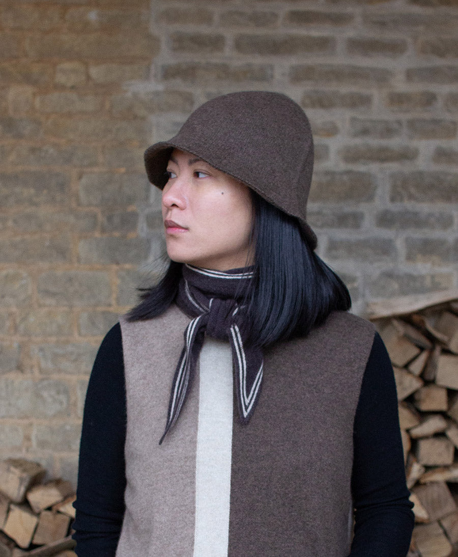 Kleiner Gestrickter Schal / Foulard aus Kaschmir - Dunkelbraun / Weiss