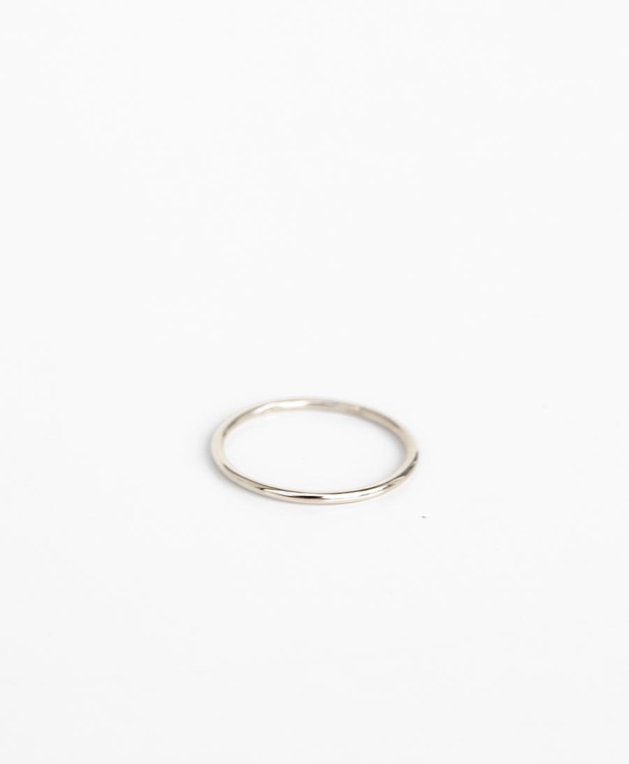 ESSENTIALS Thin Ring mit Weissgold vergoldet - V Design Lab - clomes