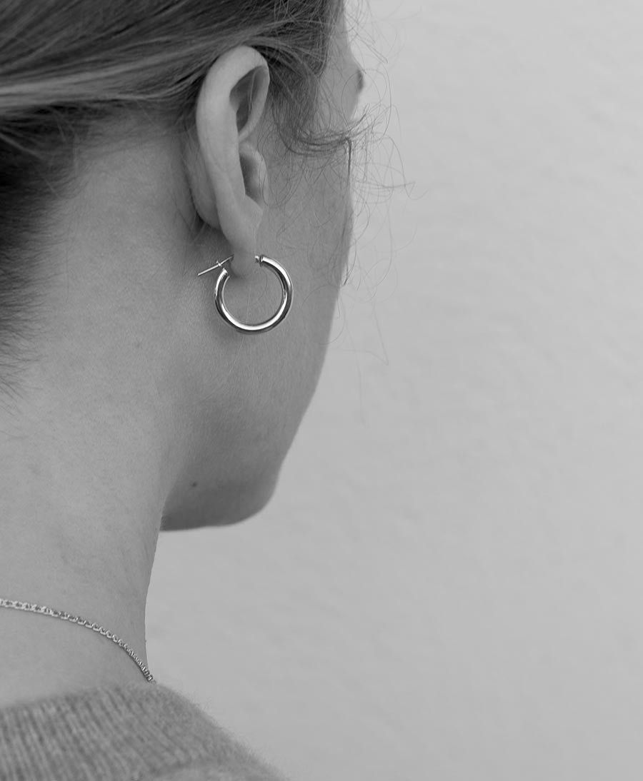 Klassische Creolen VIDA 20mm mit Klappverschluss - Sterling Silber - Clomes - clomes
