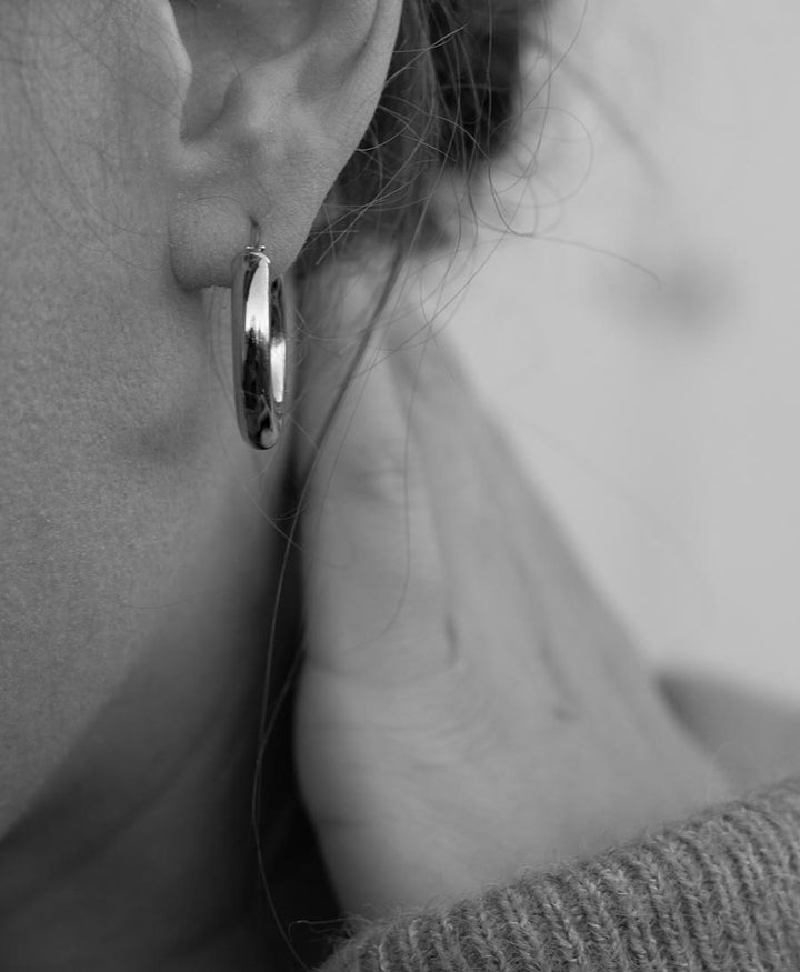 Klassische Creolen VIDA 28mm mit Klappverschluss - Sterling Silber - Clomes - clomes