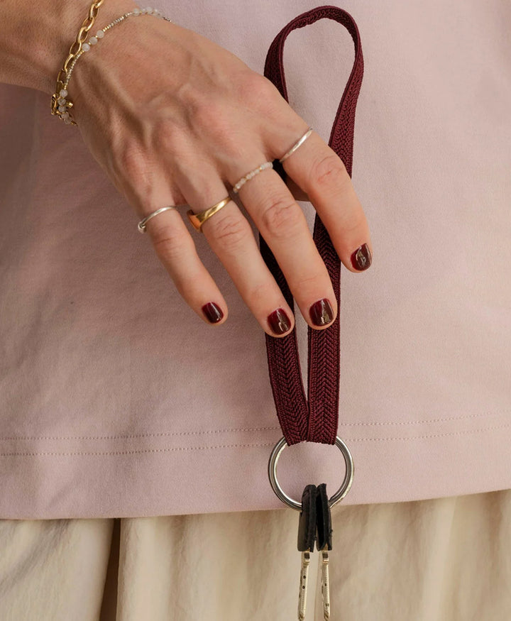 Kurzes Schlüsselband "Zahra Mini" mit silbrigem Karabiner - Ruby
