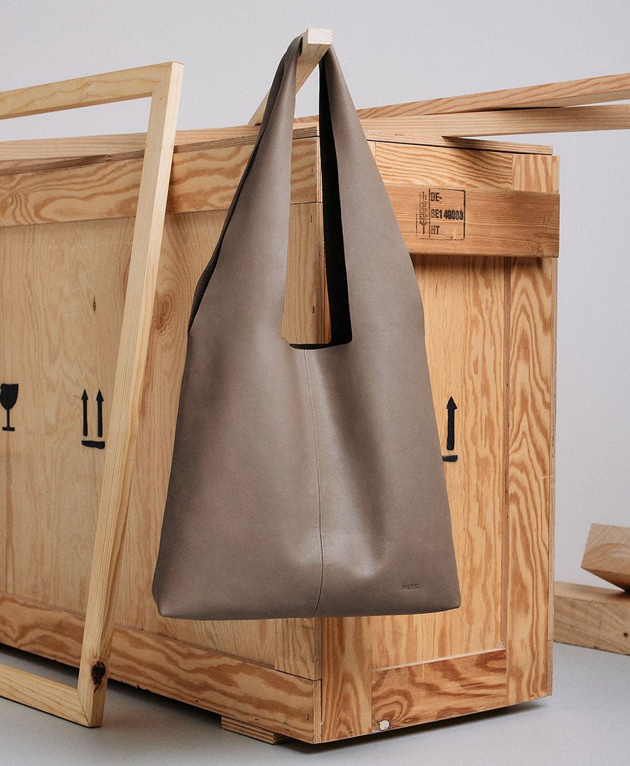 Ledertasche Slouchy Bag - Clay - PARK - clomes