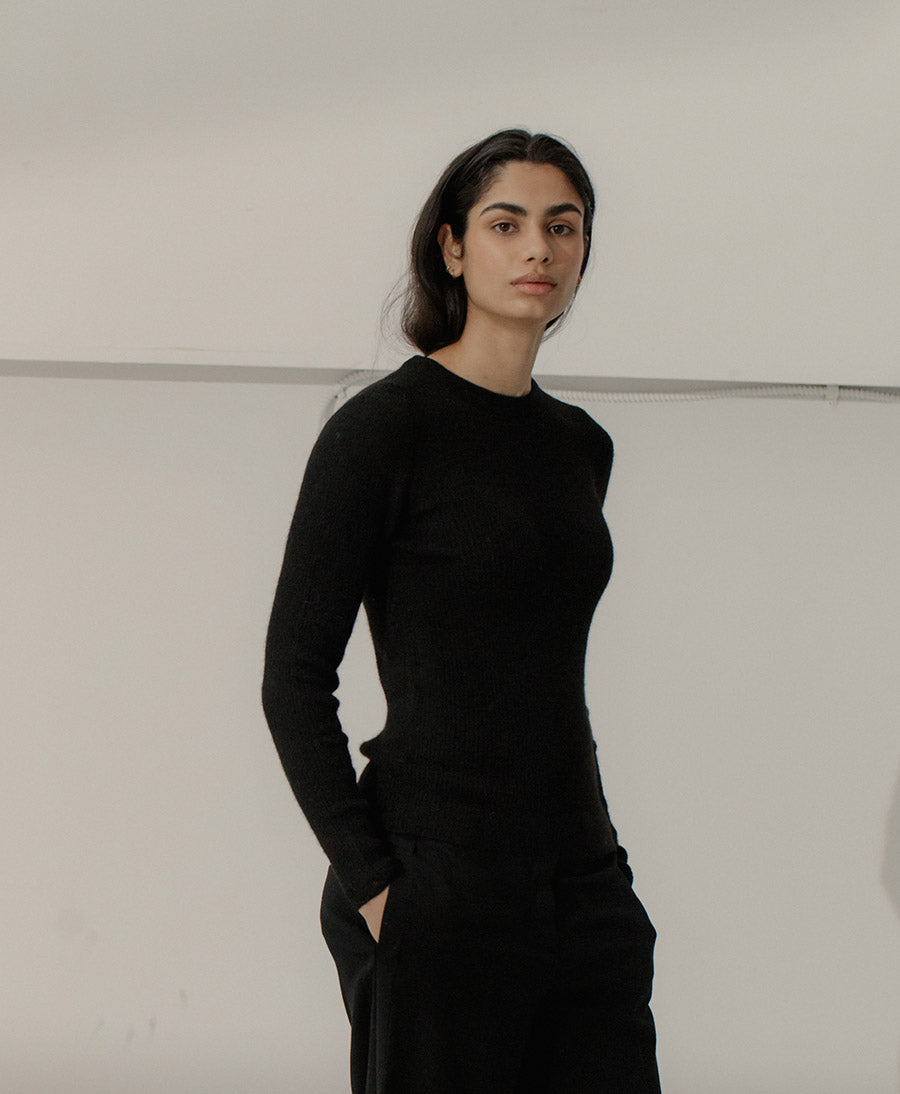 Marin Rib Top aus Alpakawolle - Schwarz - BARE Knitwear - clomes