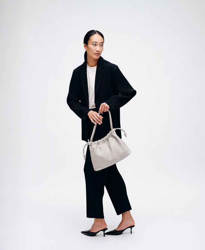 Mittelgrosse Knot Bag aus weichem Leder - Perla