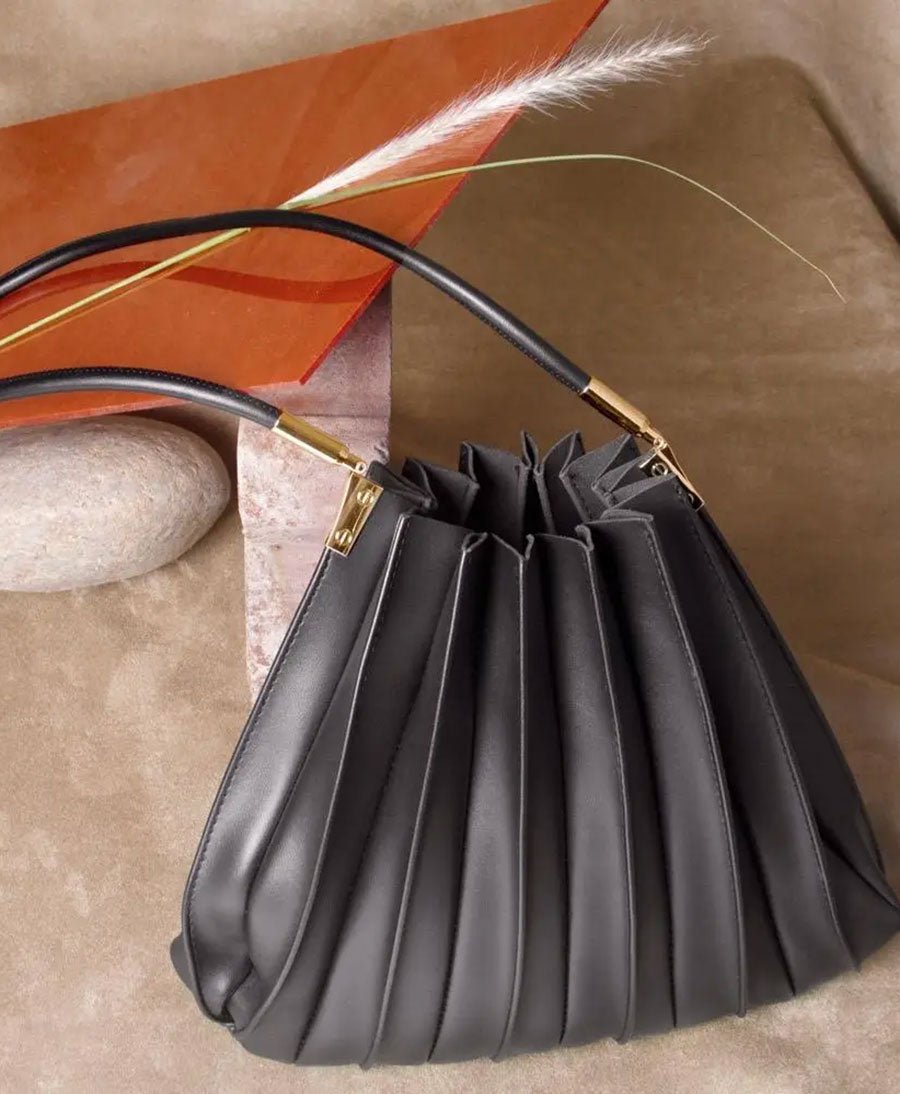 Plissierte Schultertasche CARRIE aus veganem Leder - Schwarz - Melie Bianco - clomes