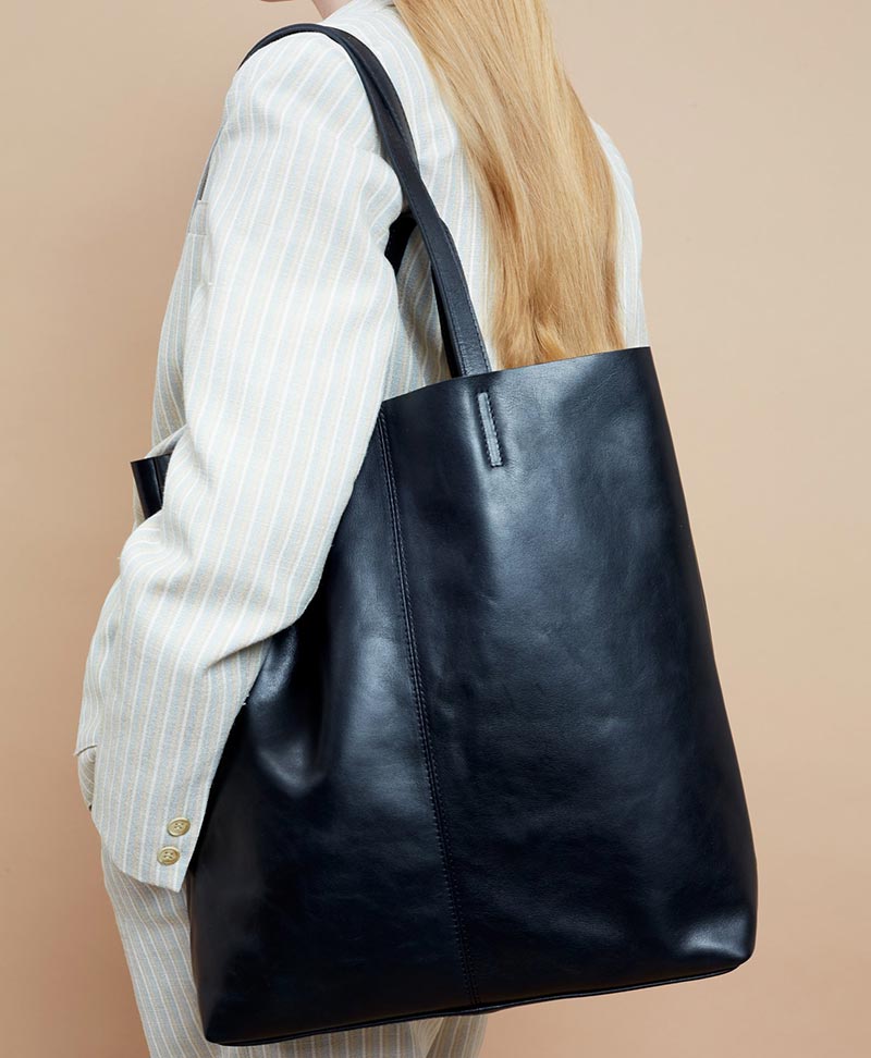 Schultertasche / Tragetasche Tote Bag aus schwarzem Leder - PARK - clomes