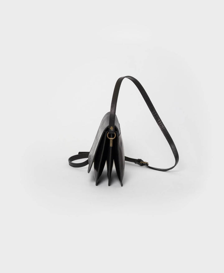 Schwarze Crossbody Bag aus Leder von PARK - Secondhand - PARK - clomes
