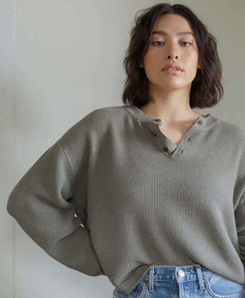 Seed Stitch Henley aus Pima - Baumwolle und Baby - Alpakawolle von BARE KNITWEAR - Secondhand - BARE Knitwear - clomes
