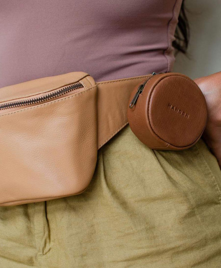 Taschen - Anhänger aus Leder - Rover Circle Tan - MANDRN - clomes