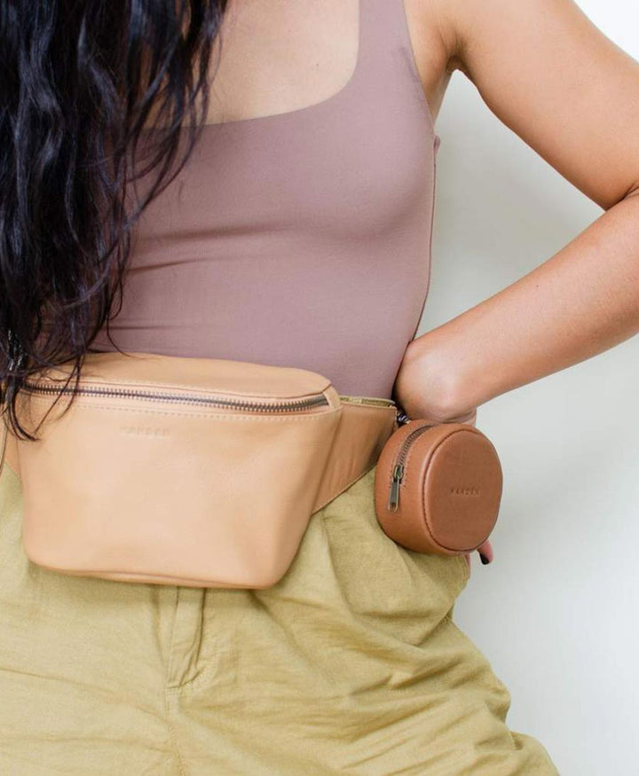Taschen - Anhänger aus Leder - Rover Circle Tan - MANDRN - clomes