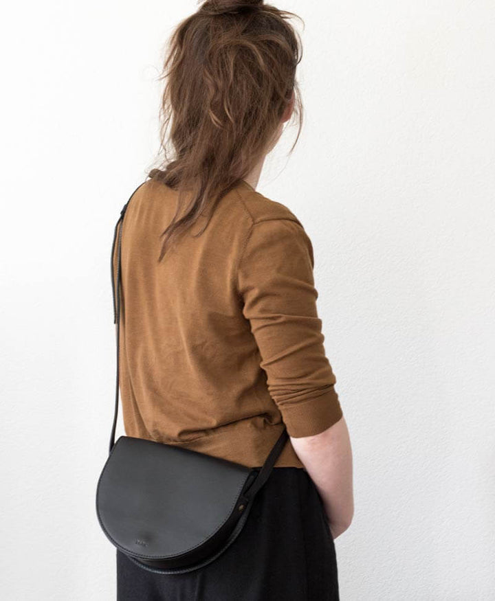 Umhängetasche Cross Body "Halbmond" schwarz - PARK - clomes