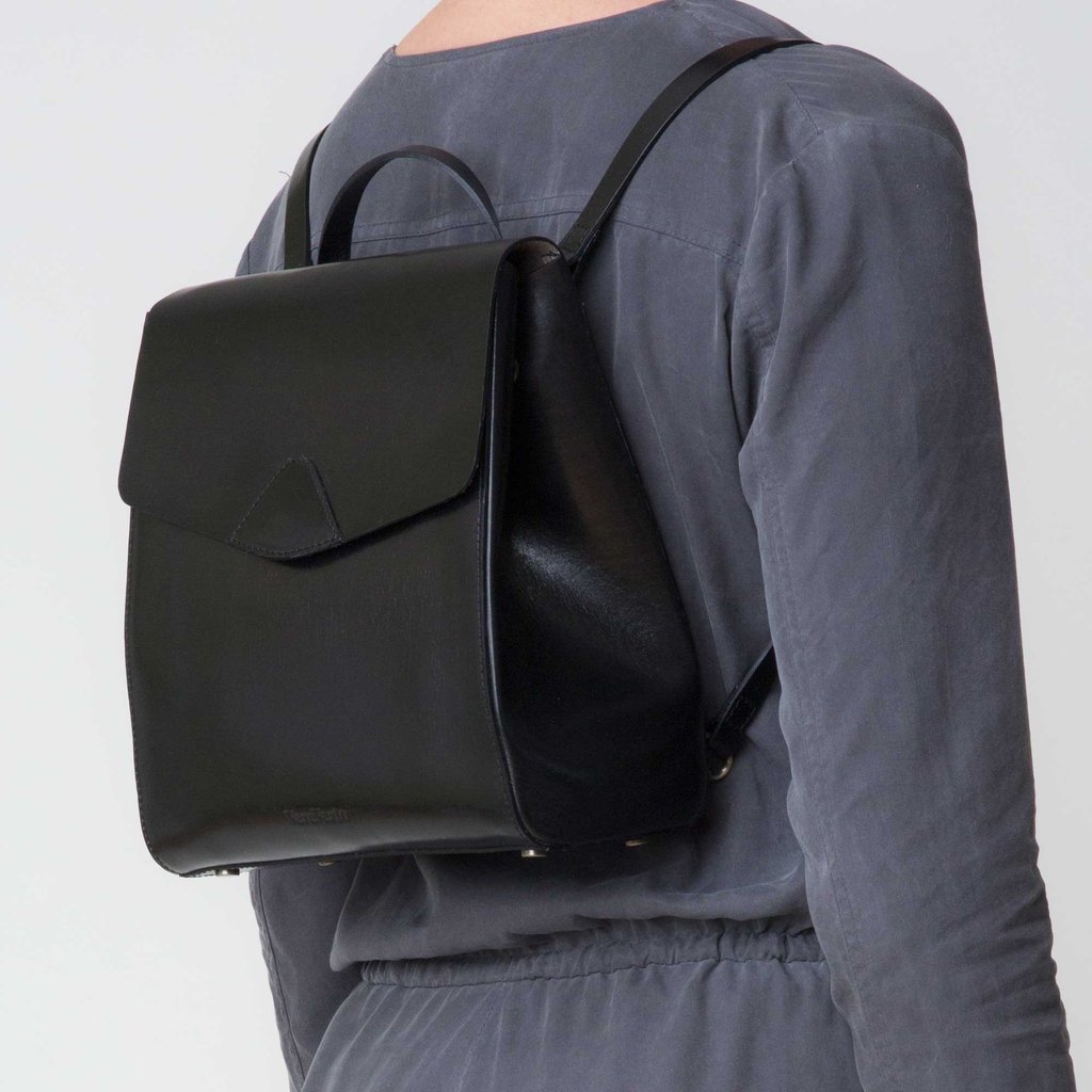Kleiner Rucksack aus Leder in Schwarz von VereVerto - Secondhand